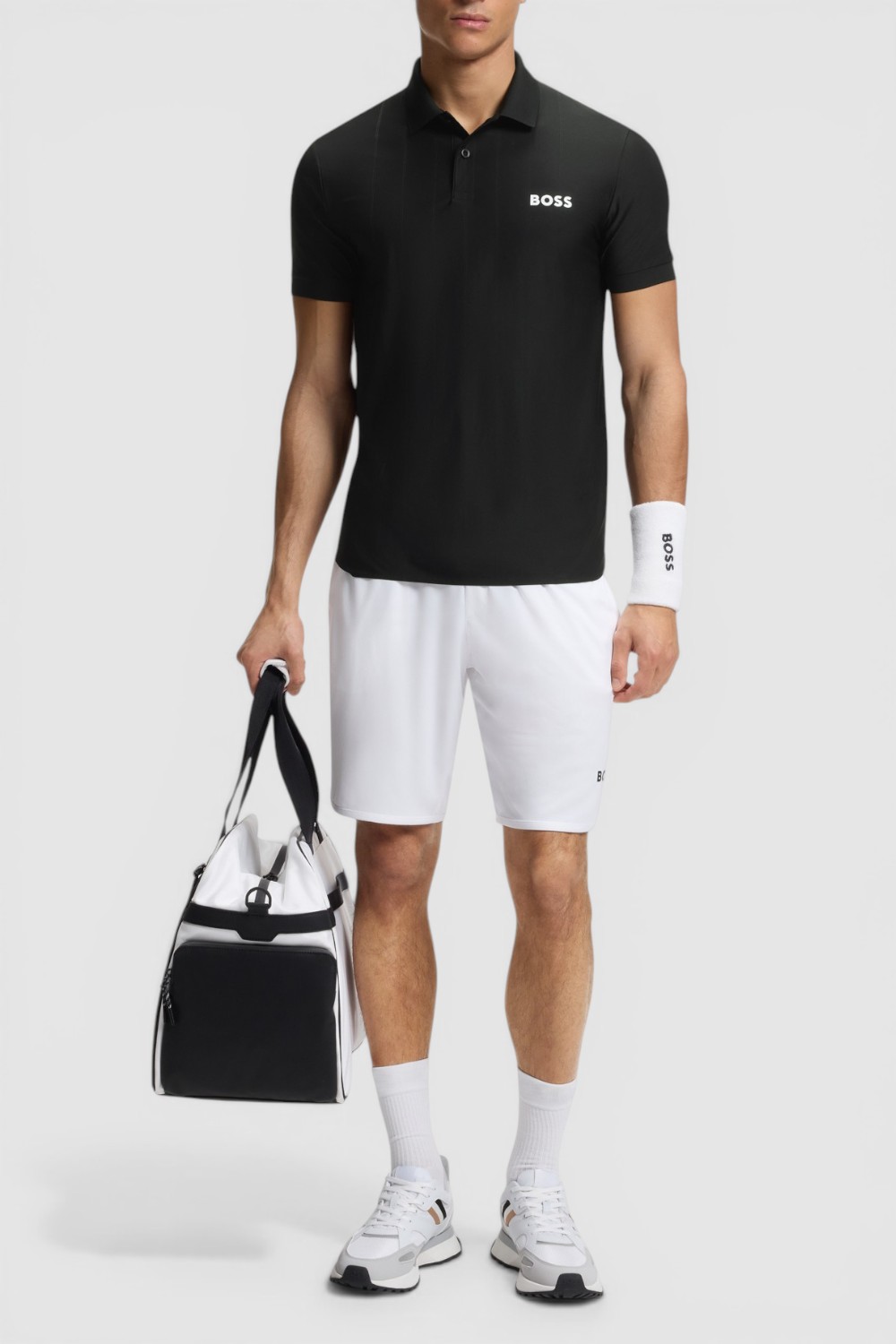 תמונת כל הלוק של חולצת פולו בגזרת סלים